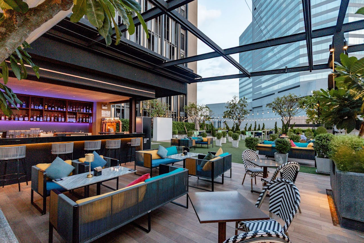 212 Rooftop Bar rooftop in Ratchada / Huai Khwang, Bangkok