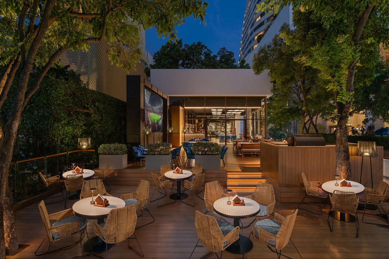 Ale House rooftop bar in Thon Buri / Khlong San, Bangkok