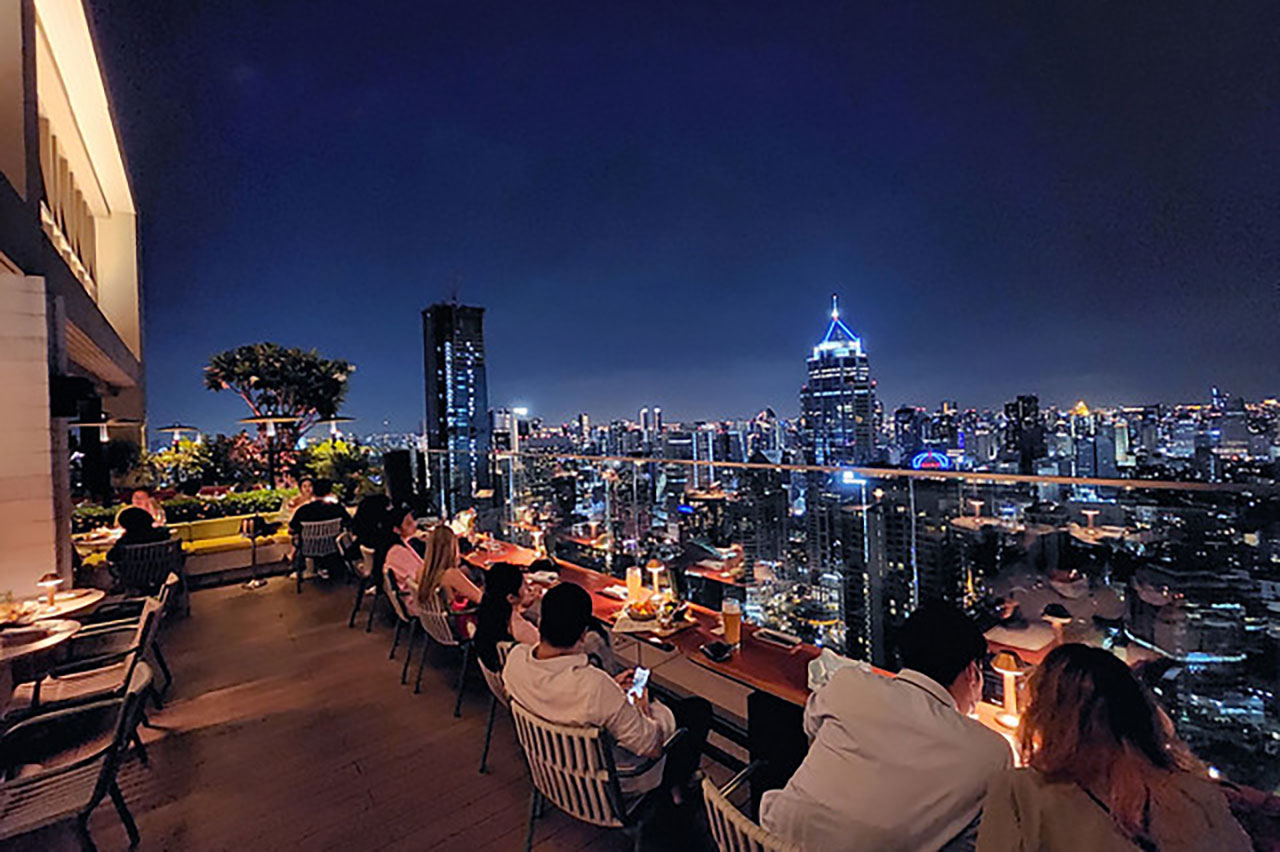 Bar.Yard rooftop in Chidlom / Langsuan, Bangkok