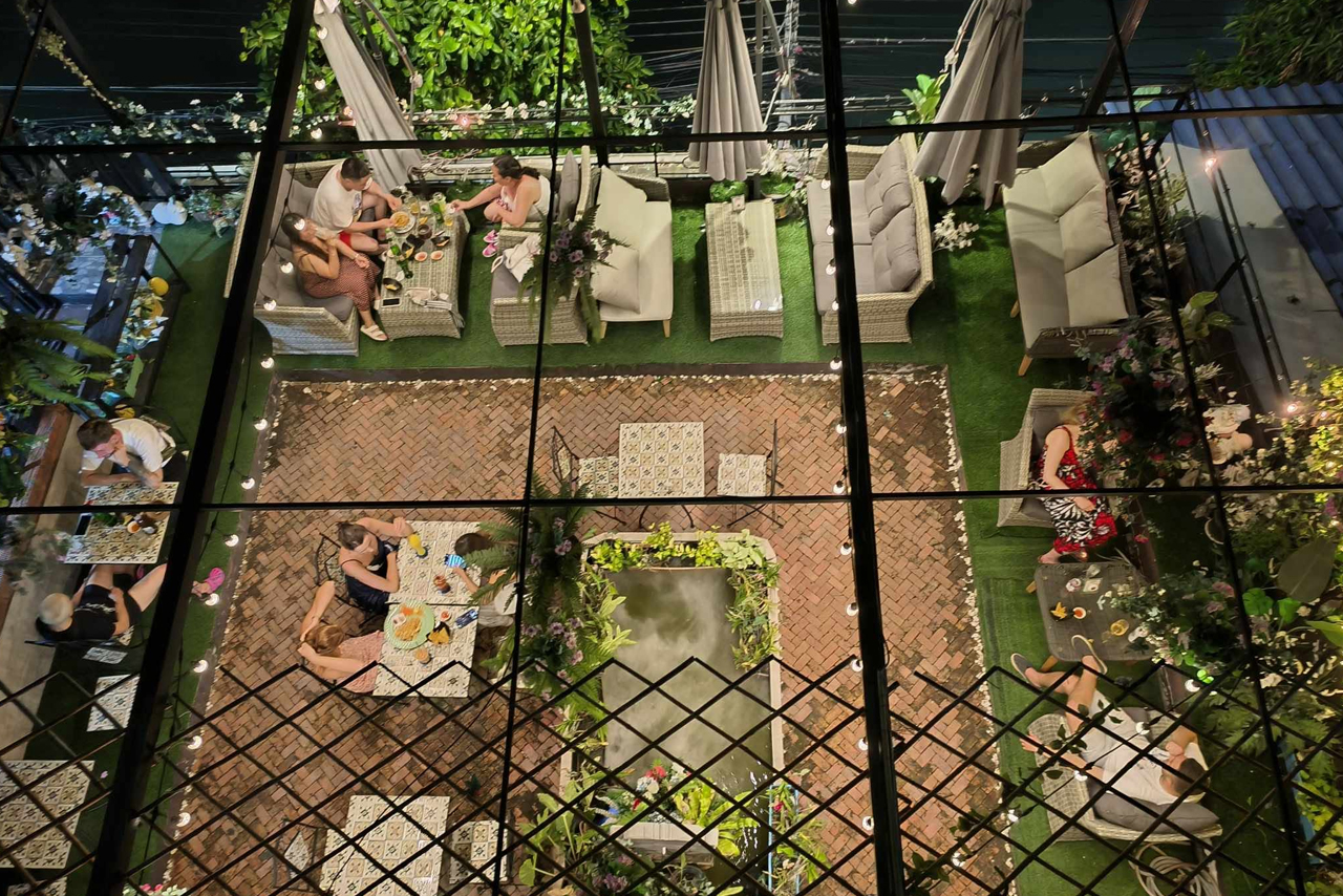 Bravo Rooftop Bar & Artistic rooftop in Khao San / Phra Nakhon, Bangkok