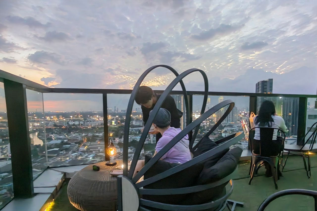 High Streats Rooftop Bar rooftop bar in Phra Khanong, Bangkok