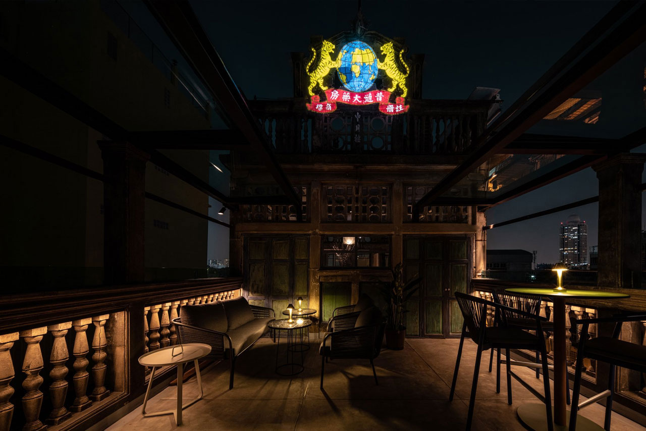 Opium Bar rooftop bar in Chinatown / Yaowarat, Bangkok