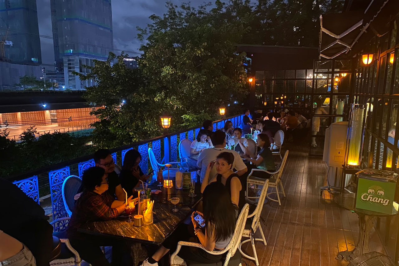 PRAYA BAR @ RodDeeDed rooftop in Banthadthong, Bangkok