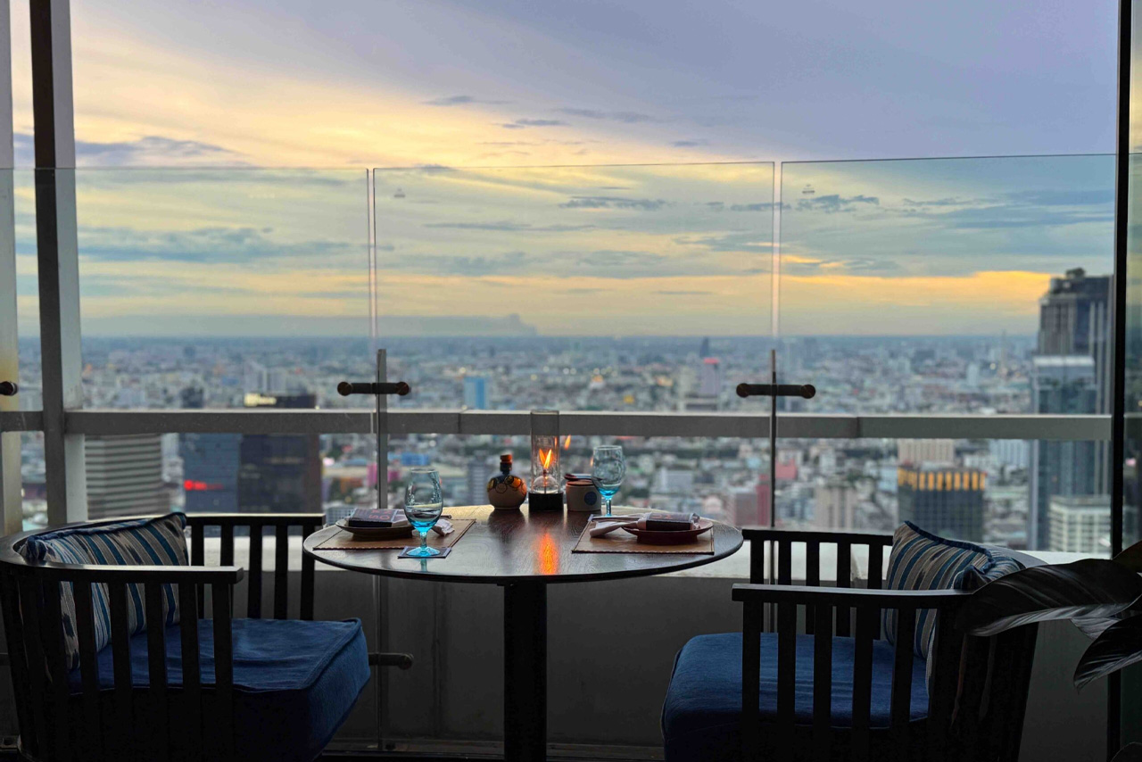 Uno Mas rooftop bar in Ratchaprasong, Bangkok